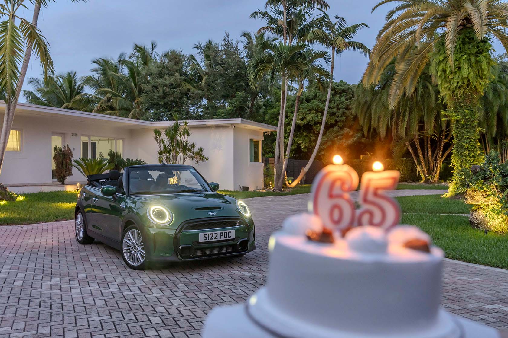 MINI CELEBRA 65 AÑOS DE INNOVACIÓN ICÓNICA Y HERENCIA DE COMPETICIÓN